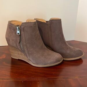 Time and Tru Memory foam, side zip booties. Size 7 Chocolate brown